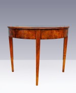 Demi-Lune-Tisch um 1840